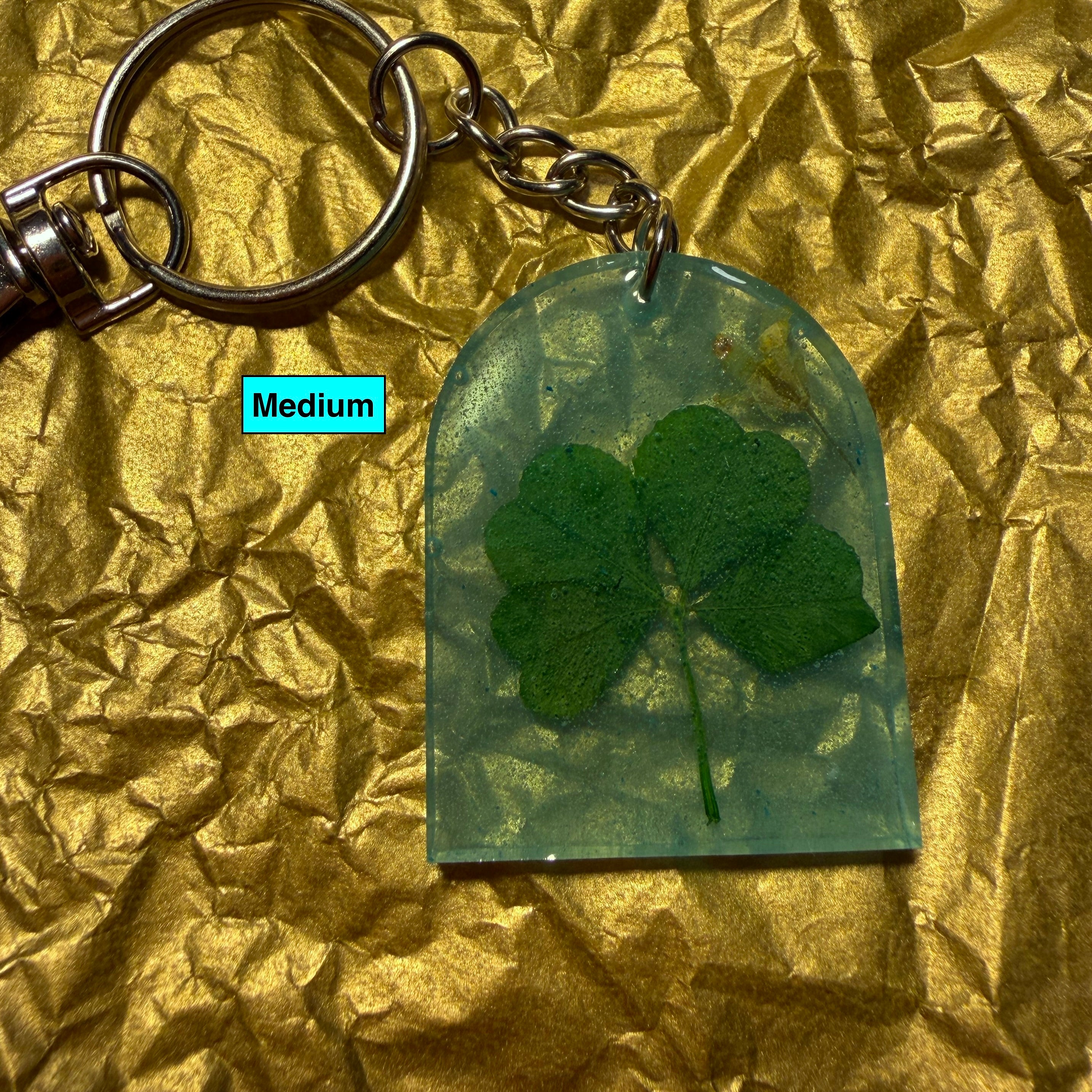 CLOVER keychain- Medium--with flower
